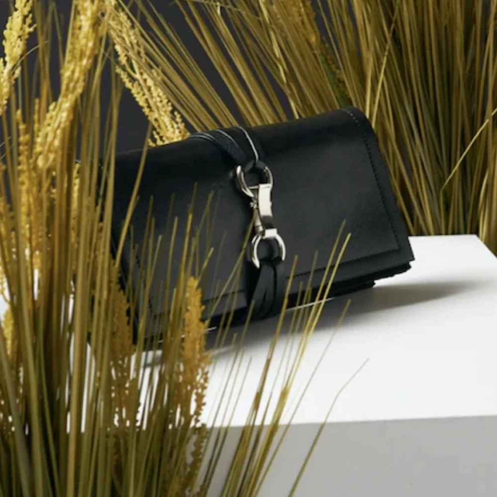 MARRIE SAINT PIERRE black leather purse - Picture 1 of 10